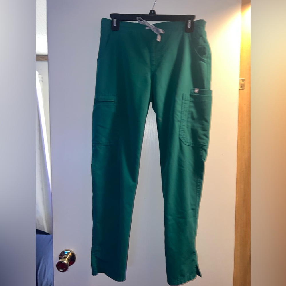 FIGS XS Green Scrub Set
